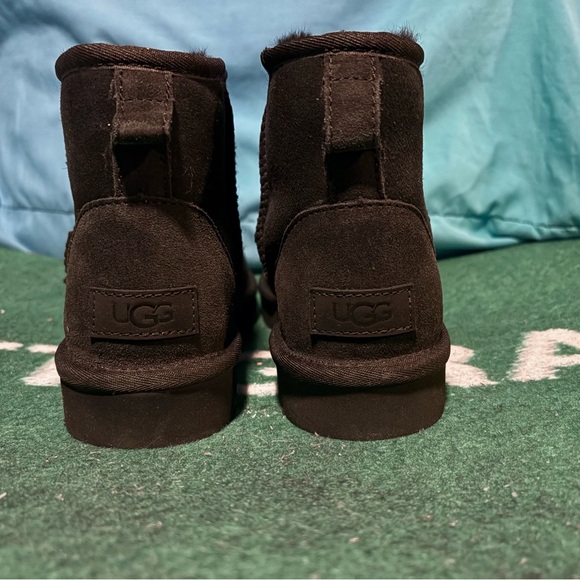 UGG Ultra Mini Boot - Black - Picture 4 of 6